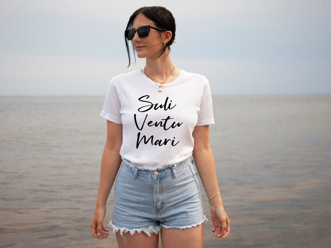 Suli, Venti, Mari T-Shirt – Sicilian Phrase Tee for Italy Lovers