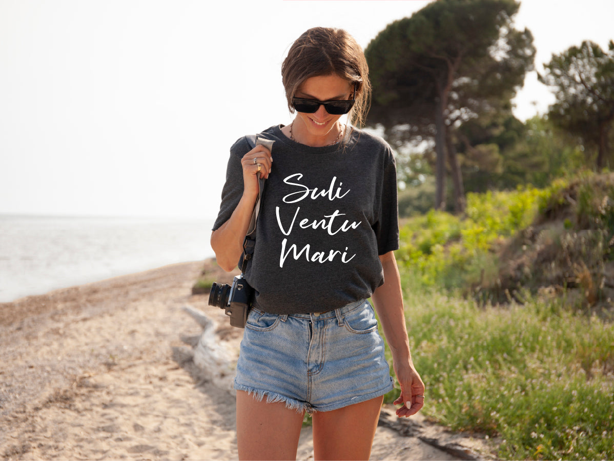 Suli, Venti, Mari T-Shirt – Sicilian Phrase Tee for Italy Lovers